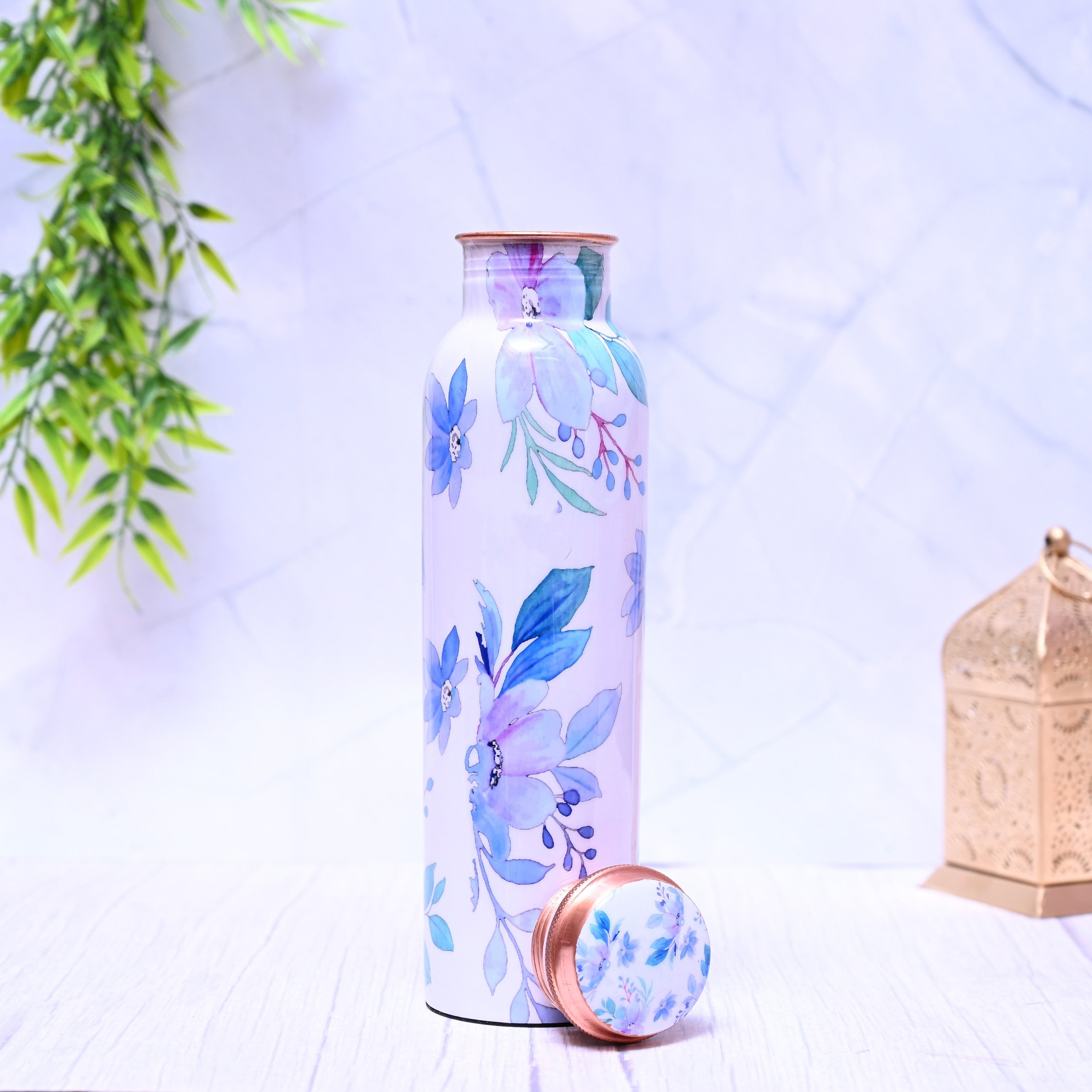 Kupferflasche mit blauem Blumenmotiv 1000 ml – Elegante Trinkflasche aus reinem Kupfer