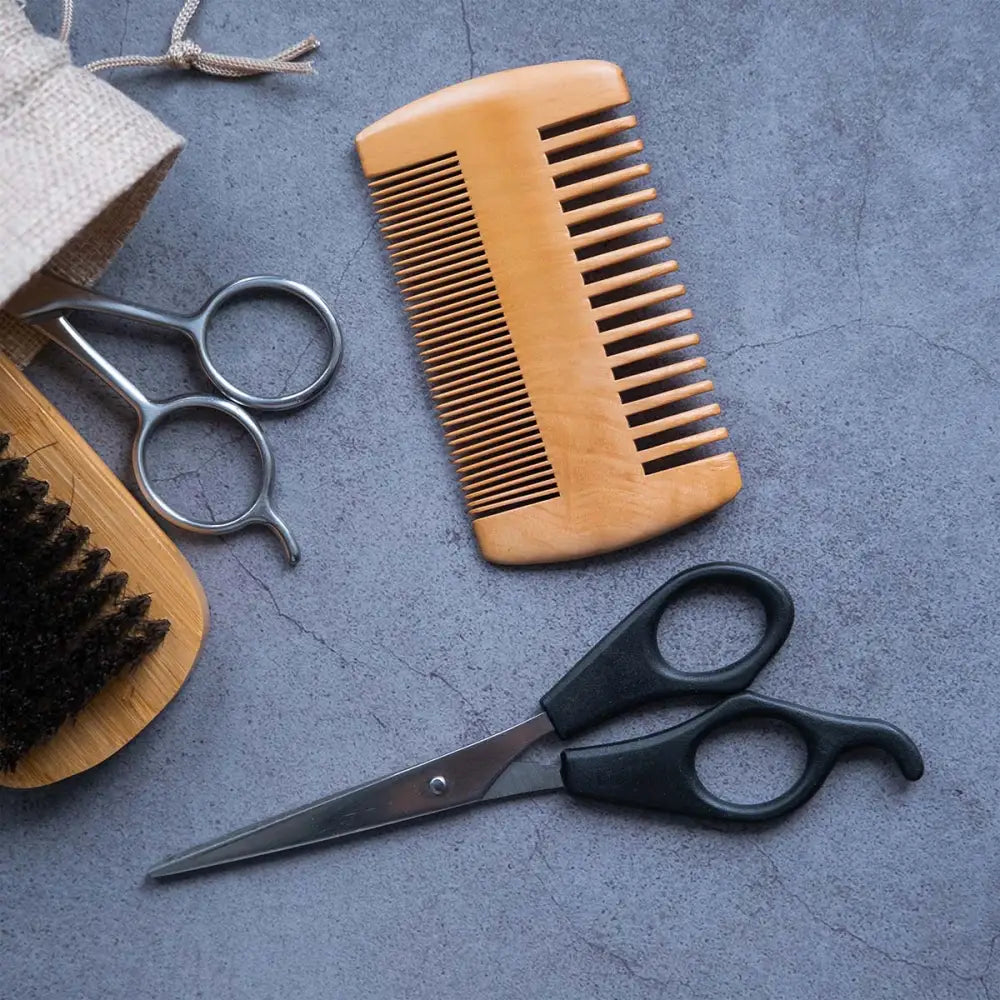 Bartkamm aus Holz – fein gezahnt plastikfrei & reisefreundlich - Beard comb